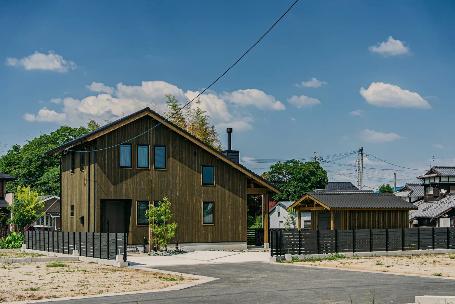 なぜ敷地いっぱいに家を建てないのか。余白が暮らしを豊かにする。